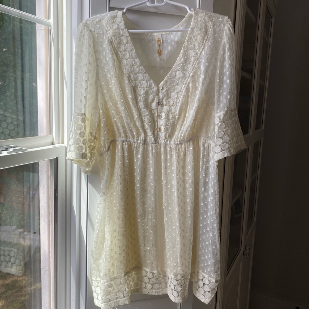 Stunning off-white top